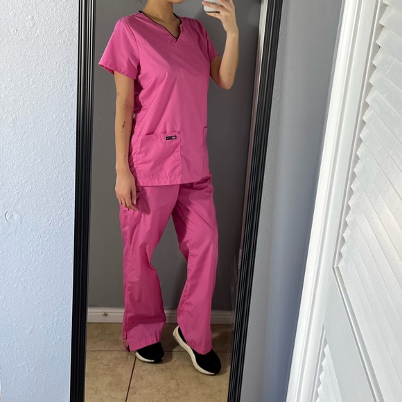 Lizzy b pink size small top and size medium pants scrubs set - Picture 4 of 13
